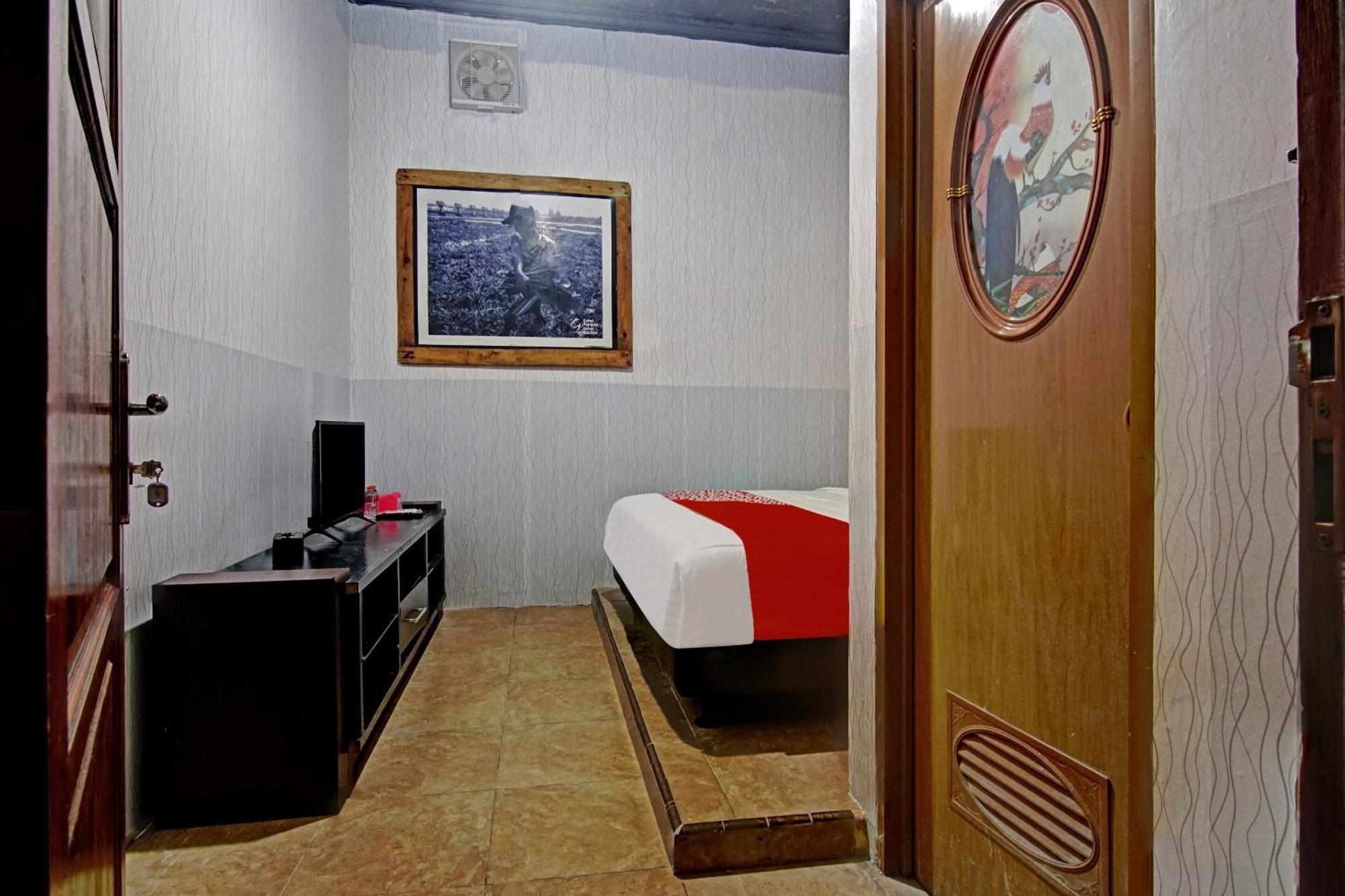Super Oyo 90358 Poris Syariah Hotel 2*